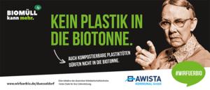 Das Plakat zeigt eine ältere Dame mit erhobenem Zeigefinger und einem grimmigen Gesichtsausdruck. Plakat der Kampagne #wirfuerbio gegen Plastik und Plastiktüten in der Biotonne.